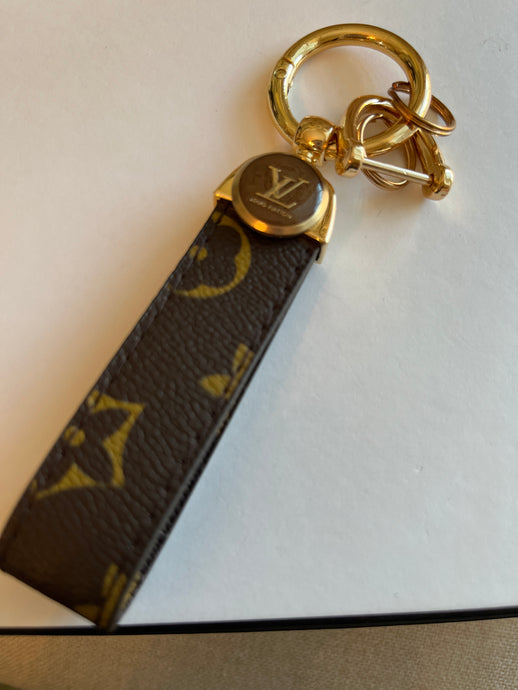 Keychain w button