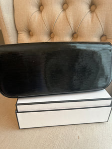 Black  Pre-Loved LV Clutch w chain