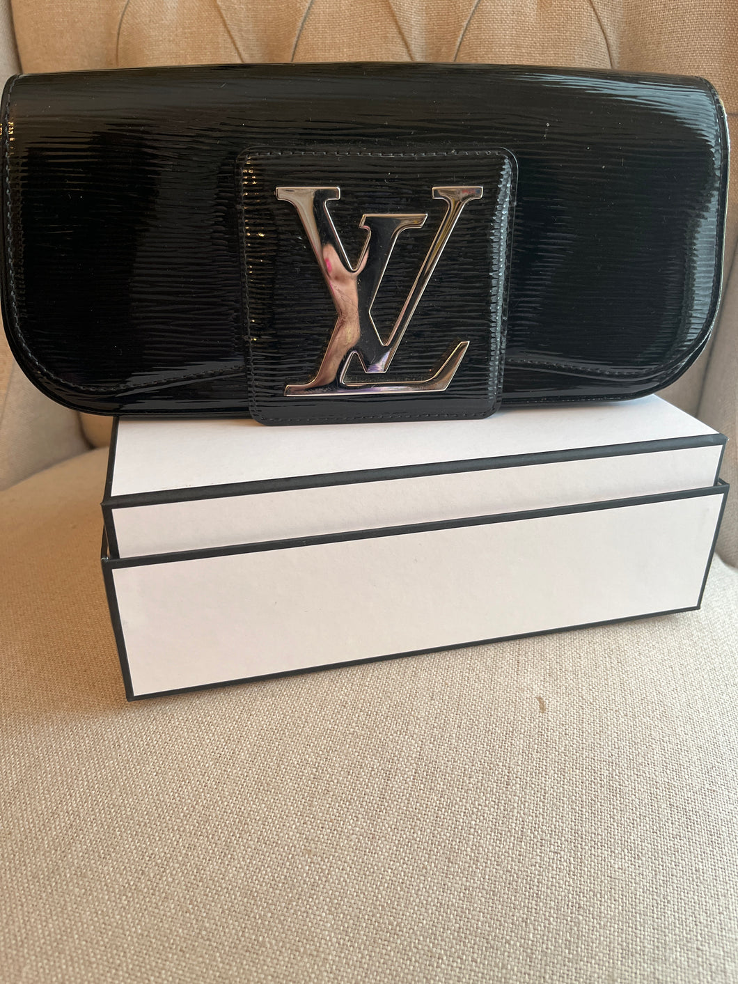 Black  Pre-Loved LV Clutch w chain