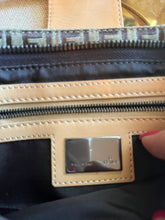 Load image into Gallery viewer, Pre-loved Fendi Baguette Bag