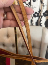 Load image into Gallery viewer, Pre-Loved LV Neverfull GM