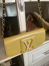 Load image into Gallery viewer, Pre-Loved LV Clutch w chain