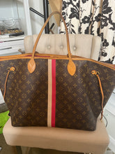 Load image into Gallery viewer, Pre-Loved LV Neverfull GM