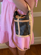 Load image into Gallery viewer, Pre-Loved LV Duffle Bag