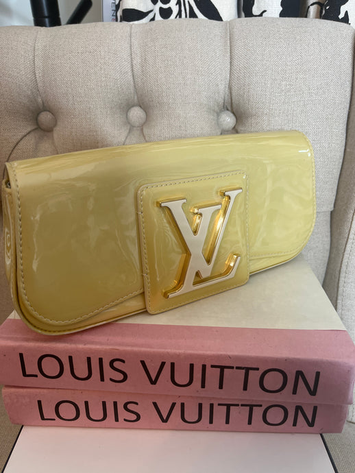 Pre-Loved LV Clutch w chain