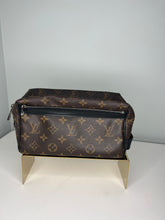 Load image into Gallery viewer, Pre-Loved LV Travel Bag