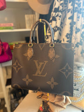 Load image into Gallery viewer, Pre-Loved  LV OnTheGo MM