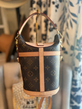 Load image into Gallery viewer, Pre-Loved LV Duffle Bag