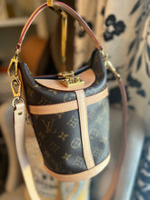 Load image into Gallery viewer, Pre-Loved LV Duffle Bag