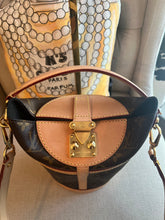 Load image into Gallery viewer, Pre-Loved LV Duffle Bag