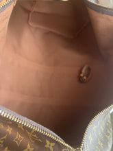 Load image into Gallery viewer, Pre-Loved Louis Vuitton Monogram Keepall 50