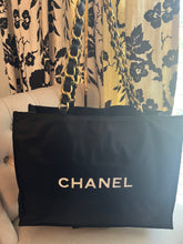 Load image into Gallery viewer, Pre-Loved Chanel Tote Bag