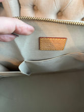 Load image into Gallery viewer, Pre-Loved LV Vernis GM Alma