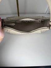 Load image into Gallery viewer, Pre-Loved Gucci Handbag